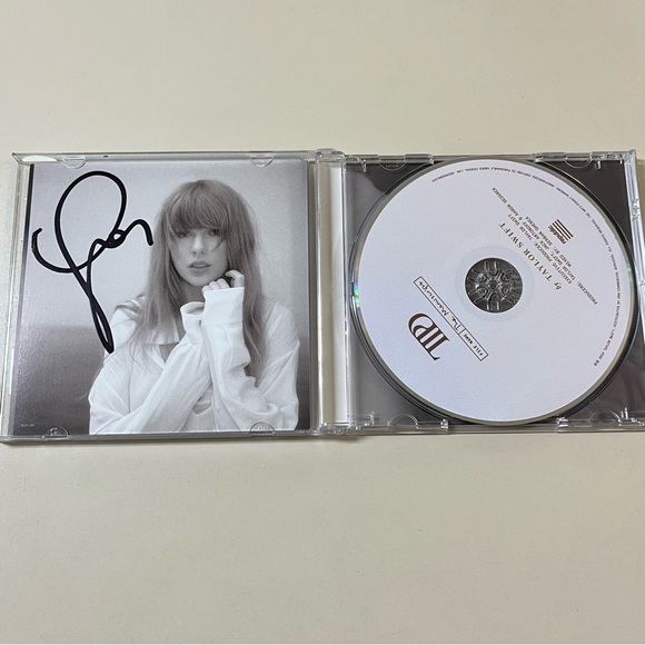 Taylor Swift signed The Tortured Poets Department CD - Picture 1 of 2